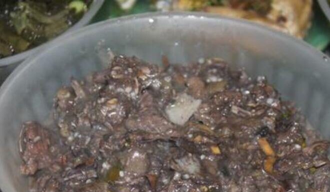 “The Wiggling, Stinking Delicacy: A Unique Treat from Son La, Vietnam”