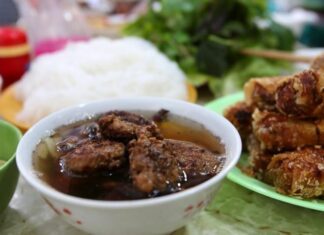 A Foodie’s Guide to Hanoi’s Old Quarter: Indulging in Delicious Delights From Bún Ốc at Đồng Xuân Market to Nộm at Hàm Long Street.