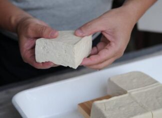 Should You Choose the ‘Outer’ or ‘Middle’ Tofu Pieces When Shopping? 90% of Home Cooks Are Doing It Wrong.