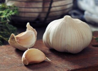 “Supercharge Your Garden with a Single Clove of Garlic: Outperforming Hormones, Your Plants Will Thrive.”