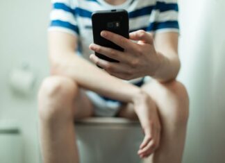 The Dangers of Prolonged Toilet Time: 5 Reasons to Put Down Your Phone