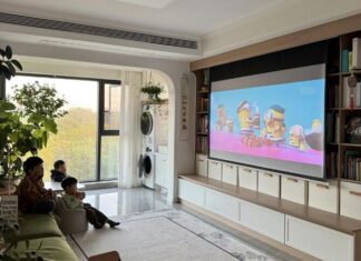 Why Are More People Ditching Projectors and Returning to TVs? It’s All Thanks to These 4 Reasons.
