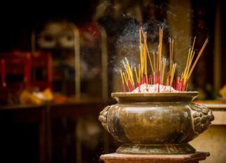 Ancestral Teachings: Incense Offering on the 1st Day, Avoid the 3 Major Taboos for a Month of Peace and Prosperity