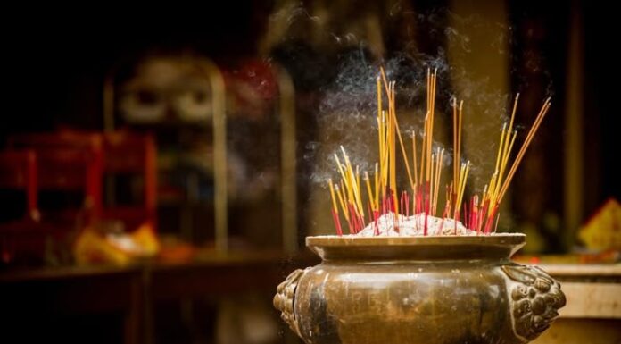 Ancestral Teachings: Incense Offering on the 1st Day, Avoid the 3 Major Taboos for a Month of Peace and Prosperity