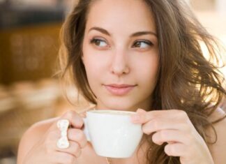 “The Science-Backed Reasons Why Coffee Lovers Tend to Look Younger Than Their Actual Age”