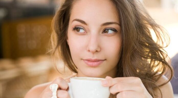 “The Science-Backed Reasons Why Coffee Lovers Tend to Look Younger Than Their Actual Age”