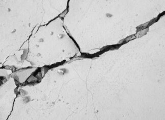 5 Warning Signs of Career Downturn According to Feng Shui