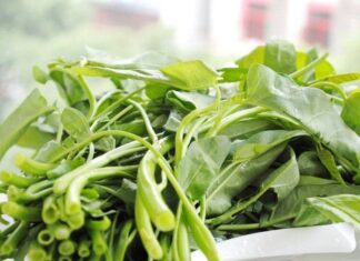 Stir-frying Water Spinach: The Secret to Crisp and Tasty Greens