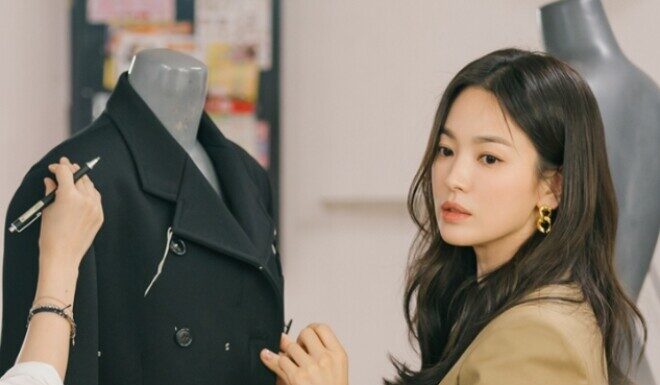 The Handsome Colleague’s Startling Secret
A tantalizing tale of an unexpected discovery about a charming coworker.