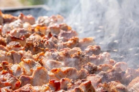 The Silent Killers: Experts Expose Two Food Groups Linked to Lung Cancer in Non-Smokers