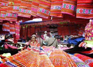 The Hidden Gem of Lao Cai Mountains: A Vibrant Marketplace Bursting with Northwest Culinary Delights