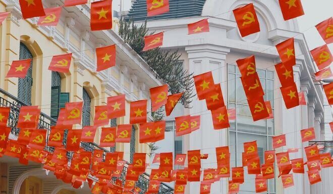 The Capital’s Streets Adorned with Flags and Flowers on September 2nd: Youths Excitedly Check-In at Hanoi’s 5 Most Instagrammable Alleys