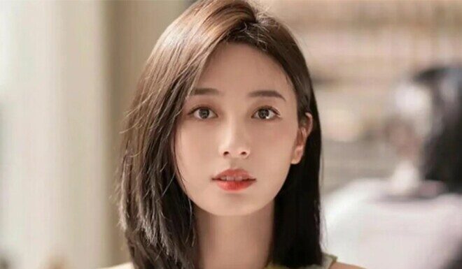 How to Choose a Flattering Hairstyle Based on Your Height: Short or Tall?