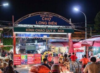 The Non-Stop Market in the Heart of Hanoi, Voted One of the World’s Most Fascinating Markets by Western Media