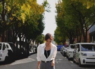 “3 Habits That Help the Famous Korean MC Maintain Her Toned Figure and Tiny Waist”