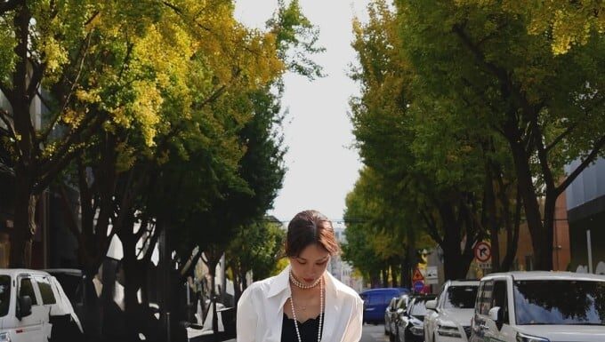 “3 Habits That Help the Famous Korean MC Maintain Her Toned Figure and Tiny Waist”