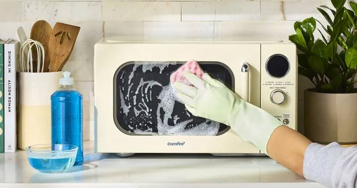 “The Microwave Cleaning Mistake Most of Us Make”