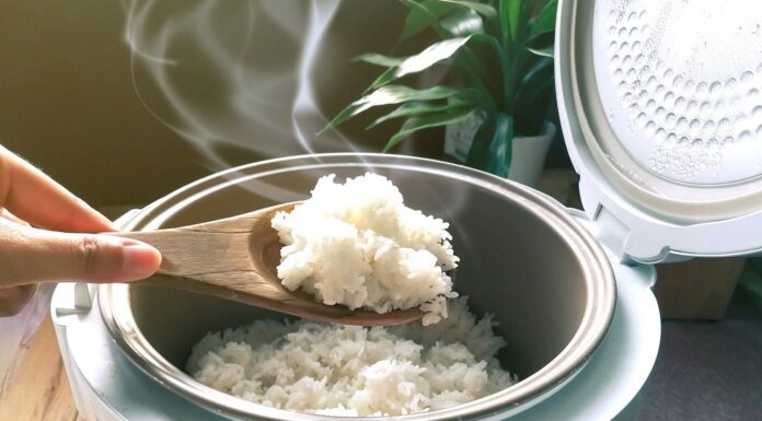 “Keep Leftover Rice Fresh: The Secret Ingredient to Prevent Spoilage”