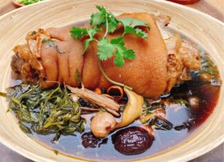 “Unlocking Fourfold Benefits: The Surprising Boon of Pork Trotter Consumption”