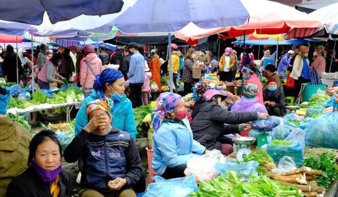 The Sky-High Marketplace of Lao Cai: A Unique Shopping Experience in the Clouds