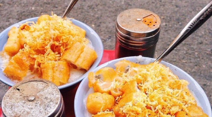 5 Hearty Hanoi Porridge Delights: Street Food Treats Best Enjoyed with Chopsticks
