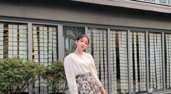 The Ultimate Guide to Disguising Belly Fat: Wide-Leg Pants or Flowy Skirts?