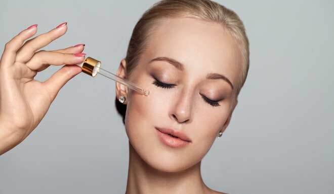 “5 Essential Ingredients in Serum for Women Over 30 to Protect and Enhance Their Skin”