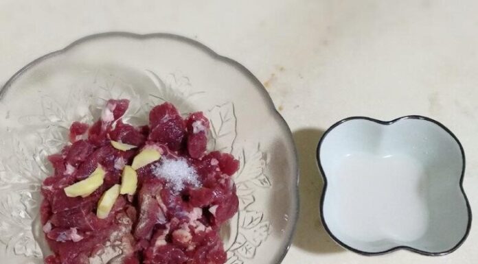 “The Ultimate Guide to Tender Beef: Forget the Salt, This Secret Ingredient is the Key to Delicious, Moist Meat”