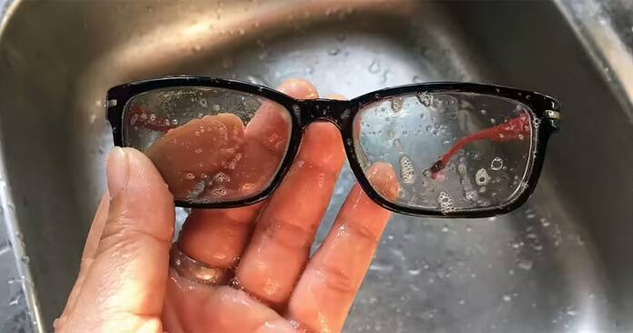 The Ultimate Guide to Cleaning Your Glasses: Sparkling Clarity at Your Fingertips