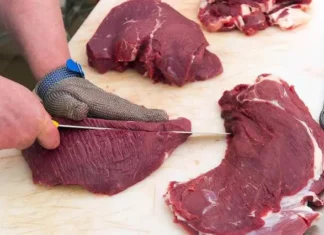 “The Ultimate Guide to Buying Beef: Master Chef’s Tips on Selecting the Finest Cuts”