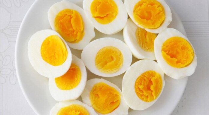 5 Golden Breakfast Foods for Glowing Skin and a Sizzling Figure
