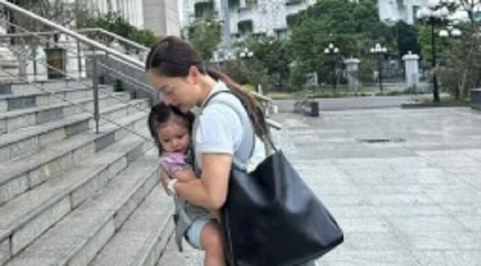 The Ultimate Guide to Captivating Copy: “A Mother’s Love: Navigating Divorce with Grace and Strength”