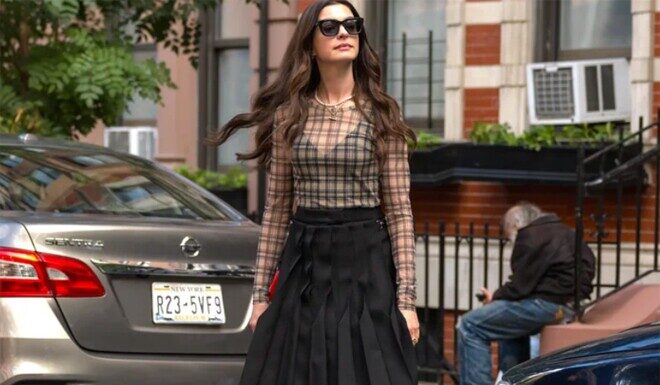 “Pencil Skirts Are Back: 4 Chic Ways to Style Them for a Song Hye Kyo-Inspired Elegant Look”