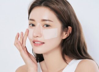 The Ultimate Guide to Caring for Oily Skin: Achieving a Flawless, Dewy Complexion All Year Round