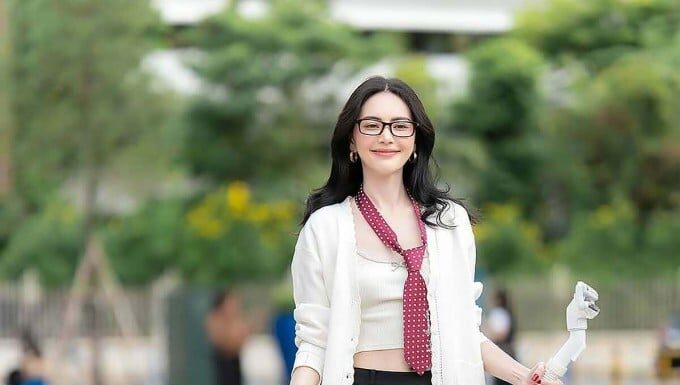 “Stunning Thai ‘Ghost Lady’ Maintains Tiny Waist with These Simple Habits”