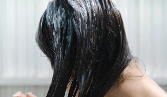 Is Washing Your Hair Once or Twice Better for Healthy, Shiny Locks? The Secret to Luscious Hair Lies in an Unlikely Place.