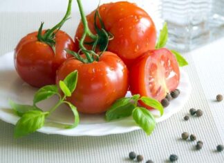 “The Ultimate Hack to Peel Tomatoes: No More Boiling Water, Just 3 Easy Steps!”