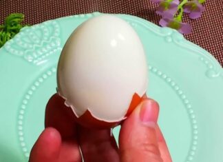 “The Perfect Soft-Boiled Egg: A Simple Guide to a Delicious, Creamy Treat”