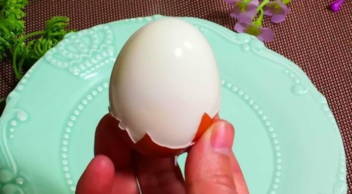 “The Perfect Soft-Boiled Egg: A Simple Guide to a Delicious, Creamy Treat”