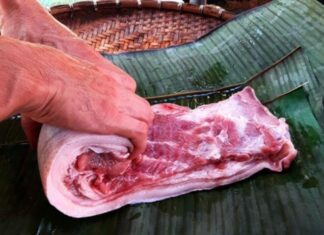 “Unique Thai Binh Specialty: Whole Pork Leg Dish—Order Weeks in Advance for This Rare Delicacy”