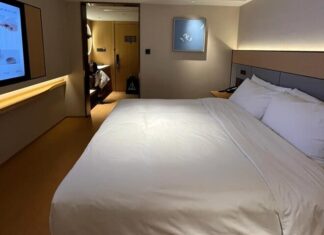 The Ultimate Hotel Room Check: 4 Places to Inspect Before You Unpack and Unwind