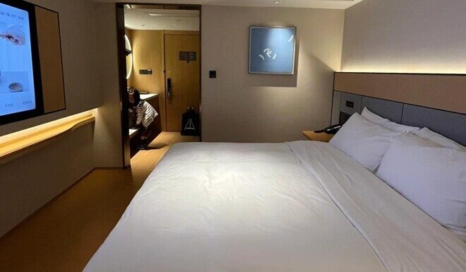 The Ultimate Hotel Room Check: 4 Places to Inspect Before You Unpack and Unwind