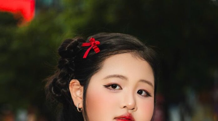 Dory Shines in a Red and Yellow Traditional Dress for the 2nd of September Celebrations