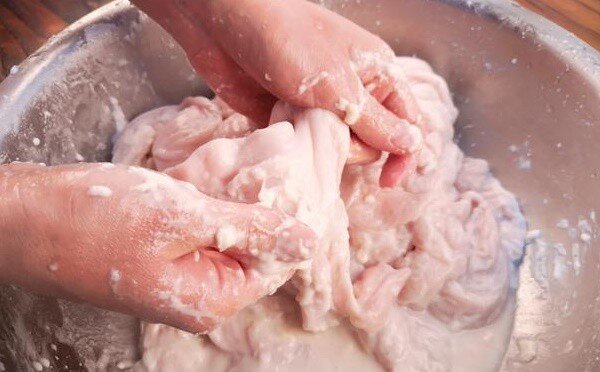 “Vinegar Isn’t Enough for Cleaning Pig Stomach: Chef Reveals Simple, Foolproof Trick to Eliminate Odor Effortlessly”