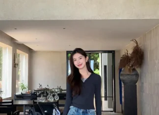 4 Stylish Sweater and Jean Combinations to Keep You Cozy and Chic This Fall