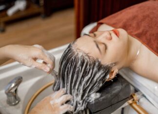 “The Secret Behind the ‘2 Shampoos, 1 Conditioner’ Hair Salon Formula”