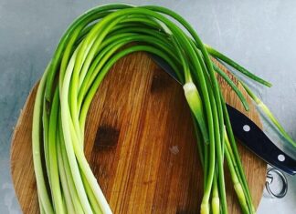 The Secret to Perfect Stir-Fried Garlic Sprouts: Chef’s Tip to Avoid Direct Frying for a Crispy, Flavorful, and Vibrant Dish