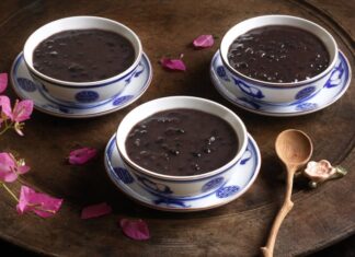 Creamy Black Bean Pudding: A Quick & Easy Homemade Recipe for Rich, Fragrant Goodness