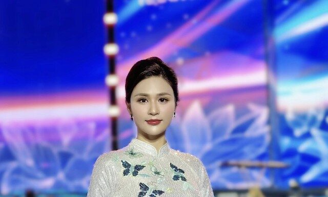 How Does BTV Minh Trang’s On-Air and Off-Air Fashion Styles Differ?