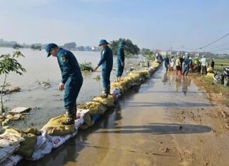 Levees Submerged for Days, Heightening Risk of Further Incidents